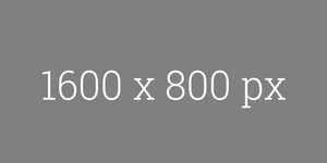 Ein kleines Bad mit einem Goldenen Spiegel und Duschwandrand