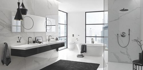 Ein Schwarz/Weißes Badezimmer